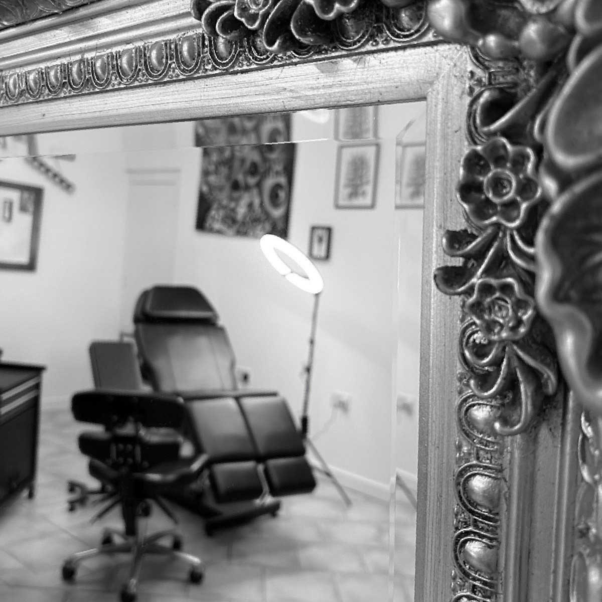 Vivien Gior tattoo studio